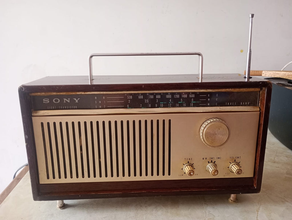 Sony TR-835 desktop transistor AM/SW radio, vintage, 1960s / Unique